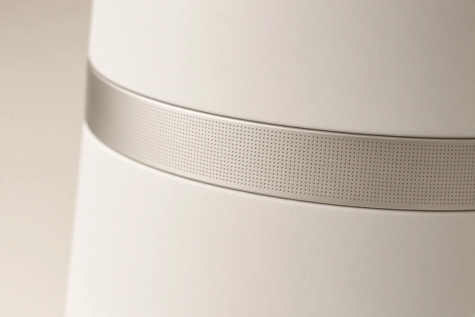 Close view of the sensor band on AURA ONE